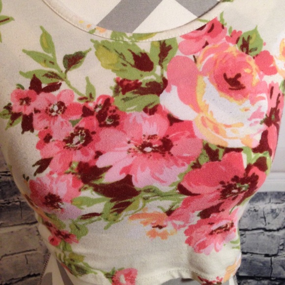 Cute Floral Crop Top size M - Picture 2 of 8